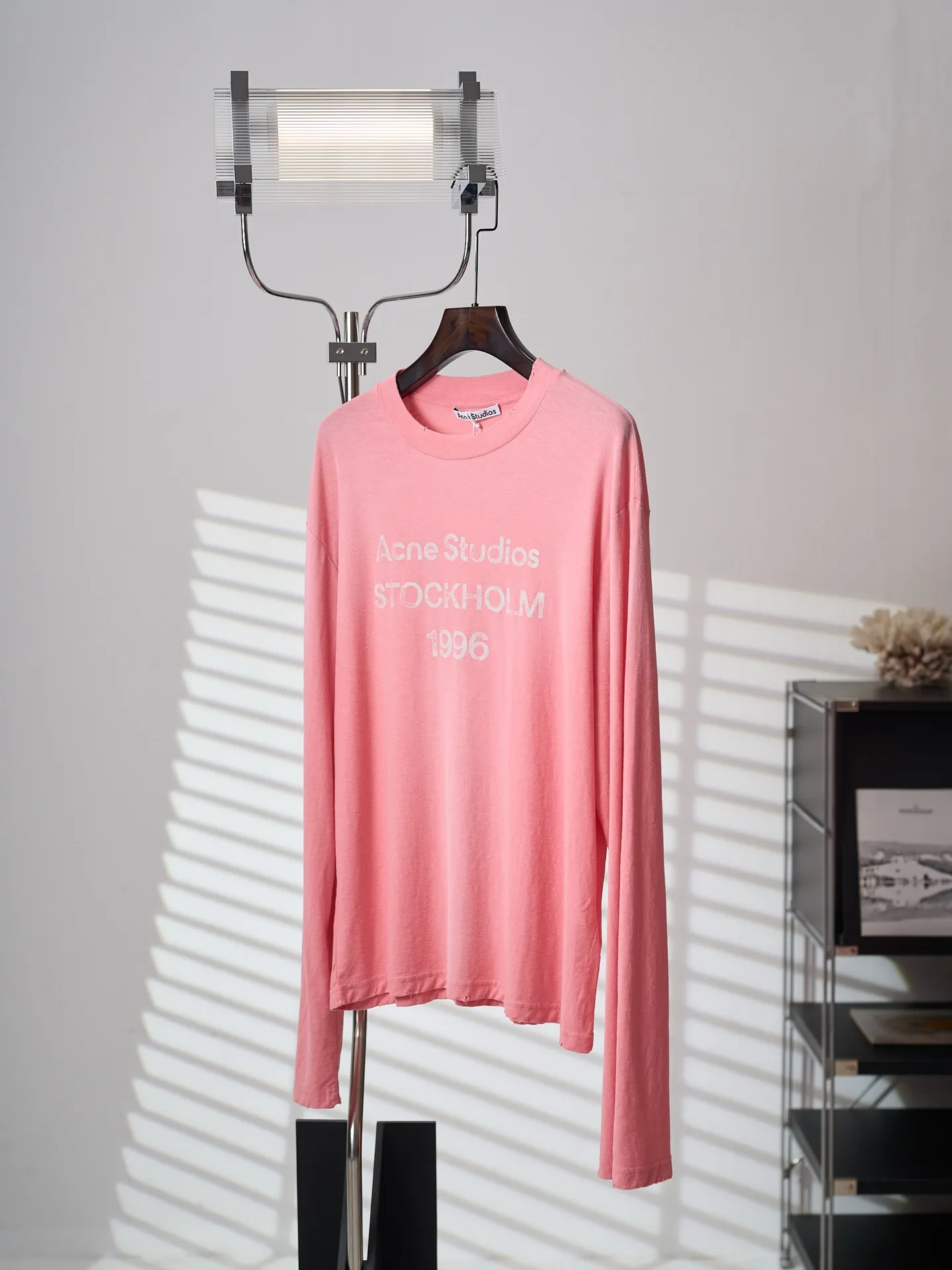 【 】Acen Studios T 【In Stock】XS S M L ：32 145G ：32 145G T / ， ， ， Retro ， 。 Acne Studios ， ， ， 。 ， ， 。 ， 。 ， ， ， ， 。 ， 。 ， 。 ， ，Retro ， 。